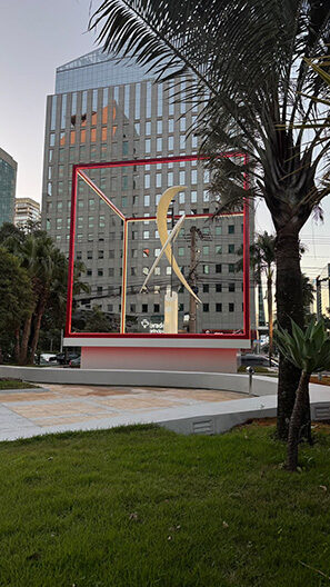 Monumental sculpture | Mobile