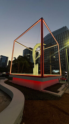 Monumental sculpture | Mobile